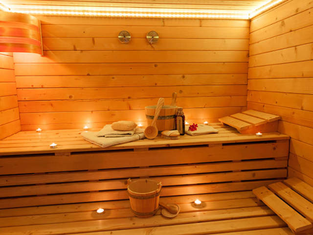 How to talk about sauna in English? Get the basic English words for sauna today.